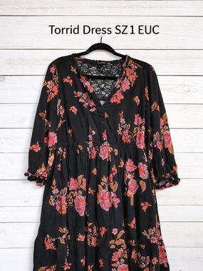 torrid Black Floral Lace-Trim V-Neck Tunic